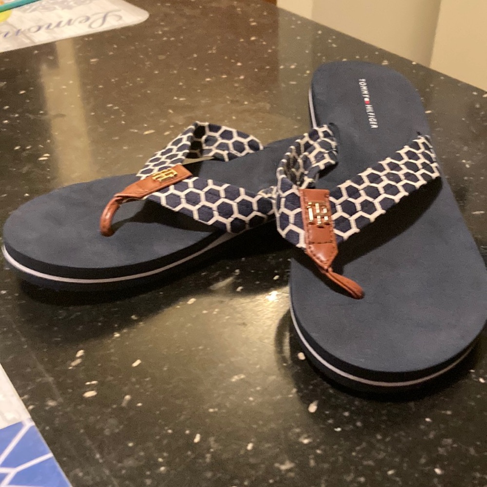 New Tommy Hilfiger flip flop 8M
